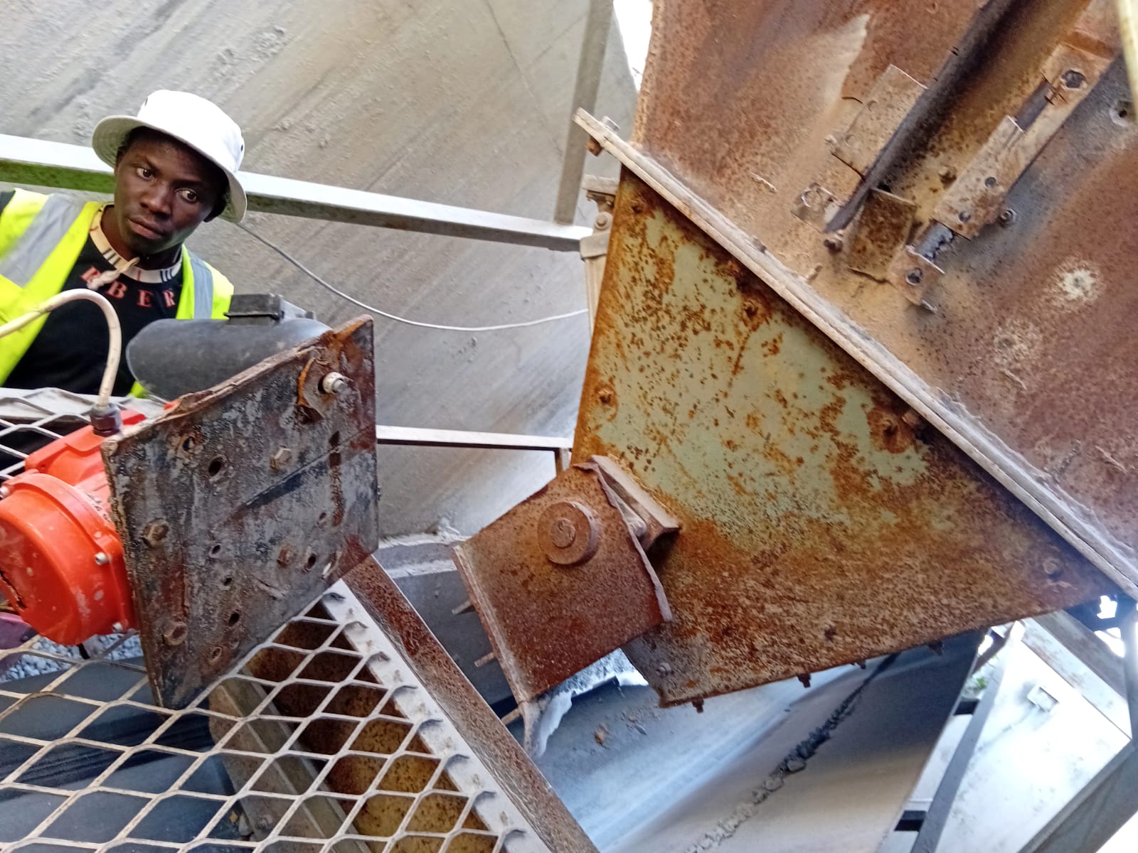 Chutes and Hoppers Maintenance